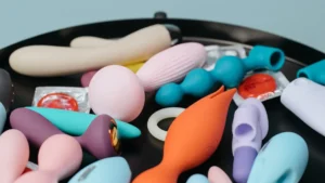 Plastic Dildos Compared to Silicone Dildos for Safety and Comfort