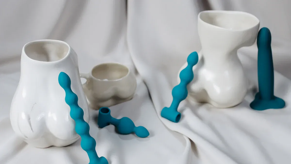 How Butt Plugs and Dildos Compare for Beginners